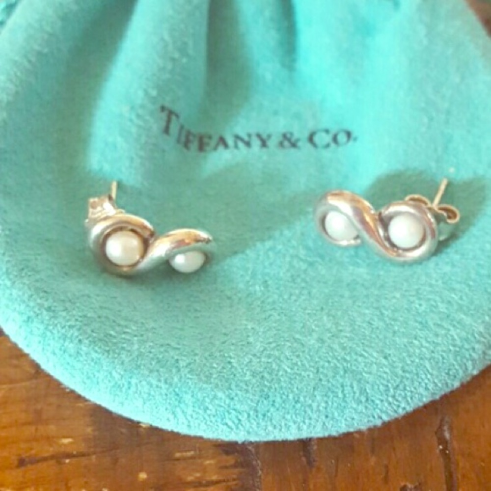 Tiffany Infinity Pearl Earings